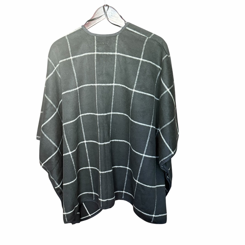 Old Navy Black and White Plaid Shawl Size M-L - Picture 3 of 4